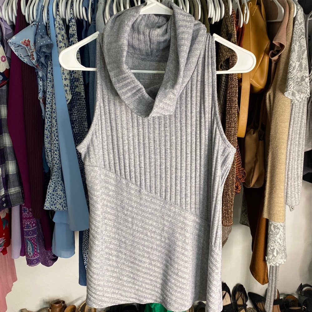 Gray Turtleneck Sleeveless Blouse | Size : S